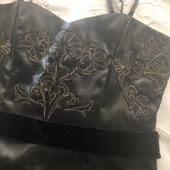 Gorgeous top - Picture 2 of 7